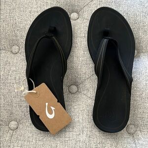 OluKai Black Sandals with Thong Straps and Arch Support
